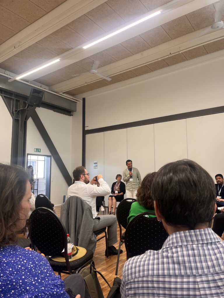 Fernando Fernandez bei einem Vortrag der Wyss Academy
